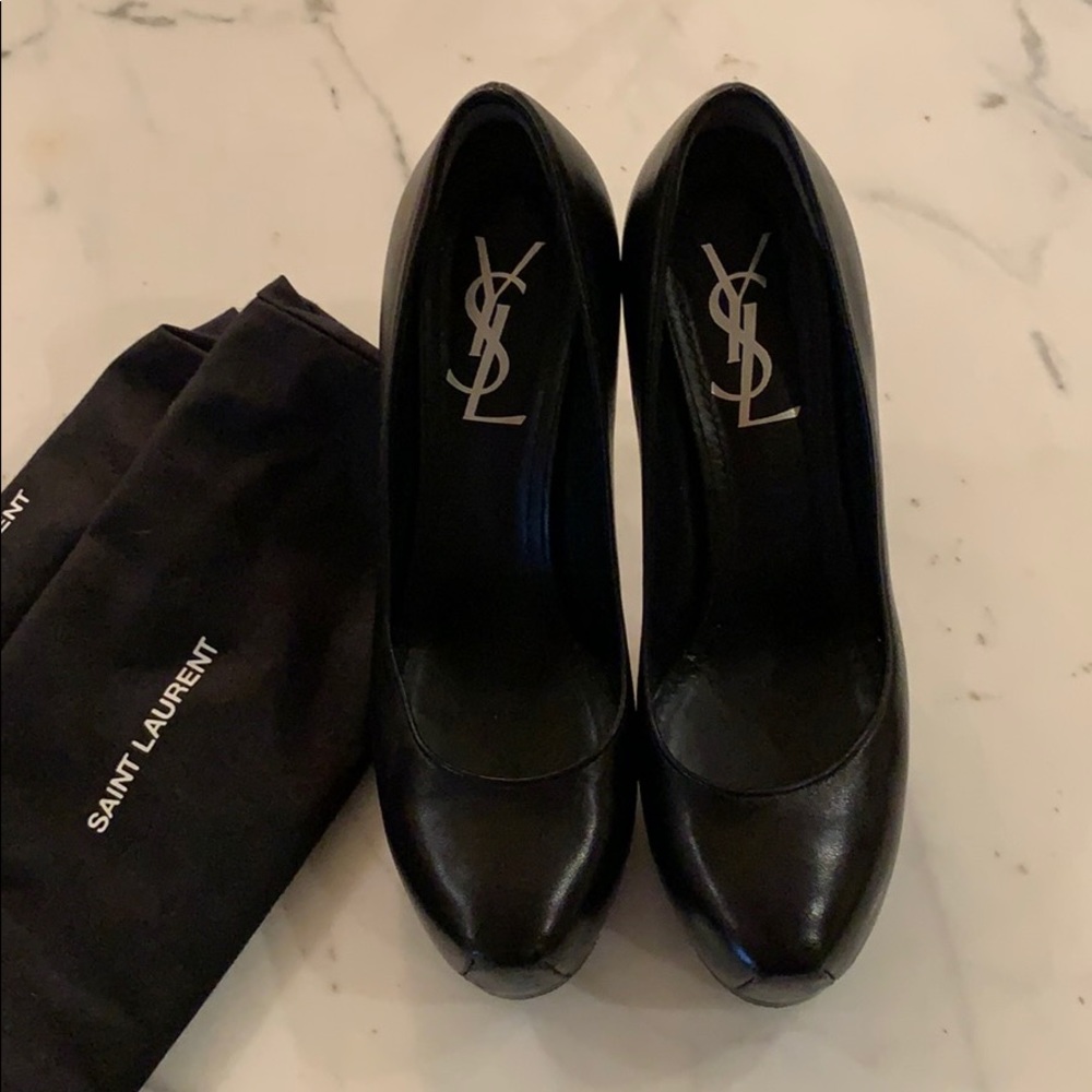 Saint Laurent Tribute Too Black pumps